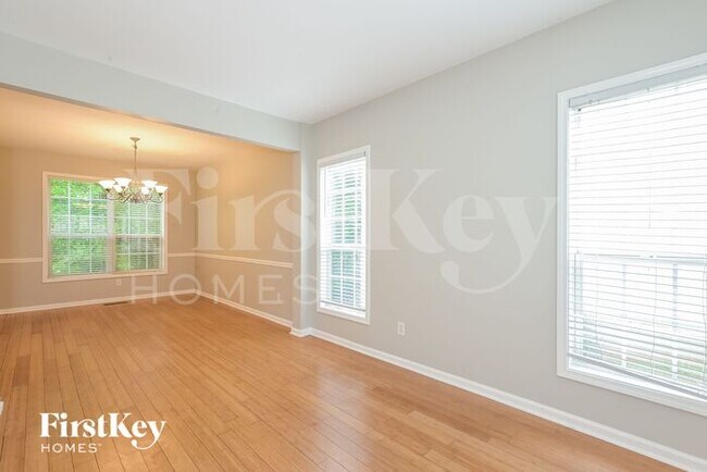 Photo - 1577 Silver Ridge Dr SW