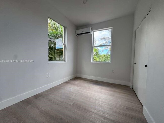 Photo - 2425 SW 6th St Unit 5