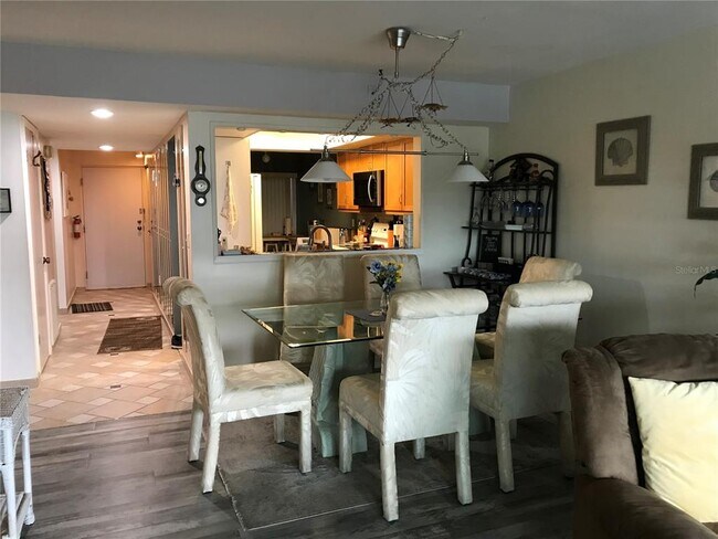 3705 E Bay Dr Unidad 103