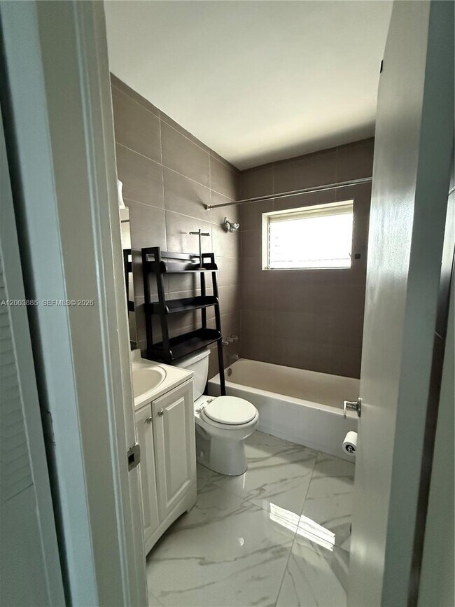 Photo - 1611 West Ave Unit 12