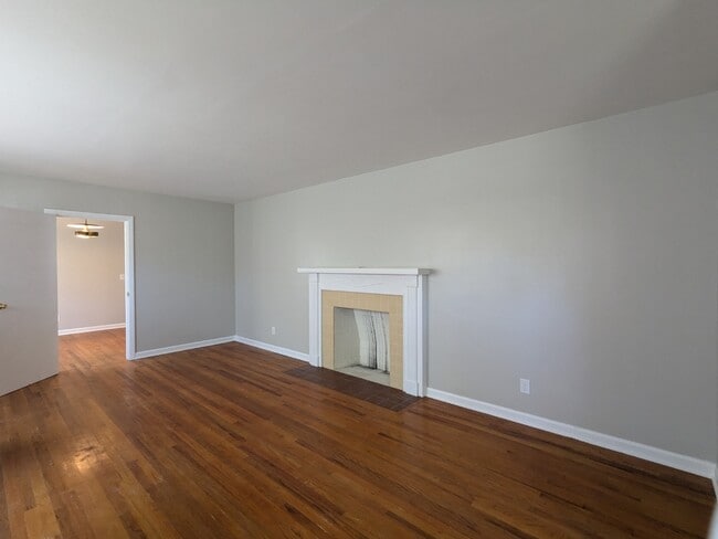 Photo - 307-319 W Wesley Ave