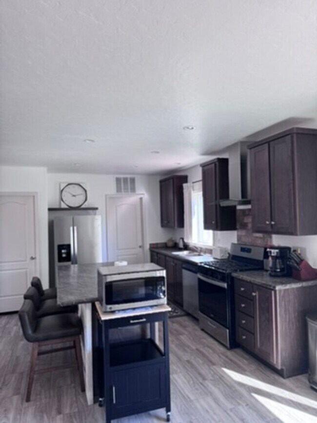 41 Larkspur Ln