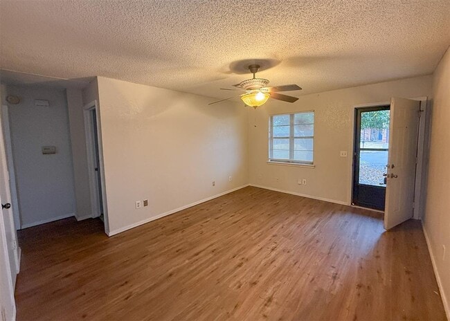 Photo - 733 W Perry Dr