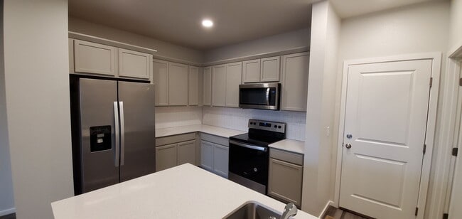 Photo - 2720 Barnstormer St