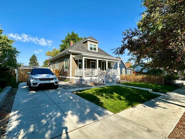 Photo - 3965 Yates St