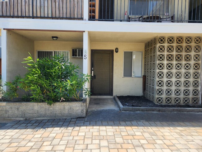 568 St John St  