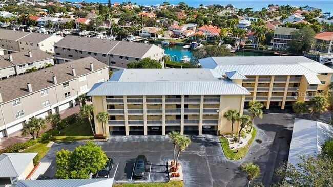 Building Photo - 1125 Pinellas Bayway S Unit 205