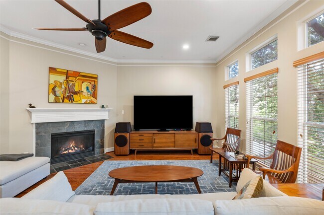 Photo - 408 Fowler St