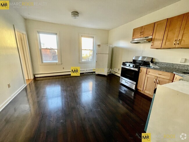 Building Photo - 1576 Tremont St Unit 2 Rental