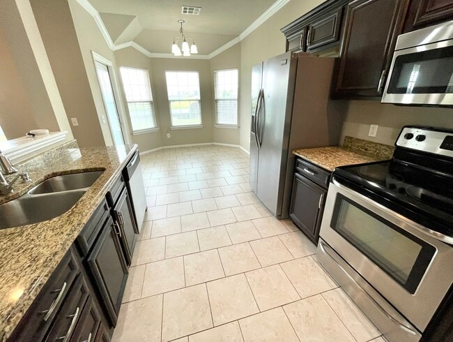 Photo - 4820 Lakeshore Dr House