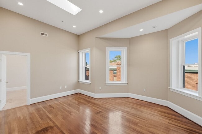 Photo - Columbia Heights Penthouse Condo | 1 Bed | 1 Bath | 600 Sf Unit 407