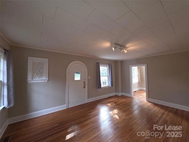 Photo - 2429 Commonwealth Ave