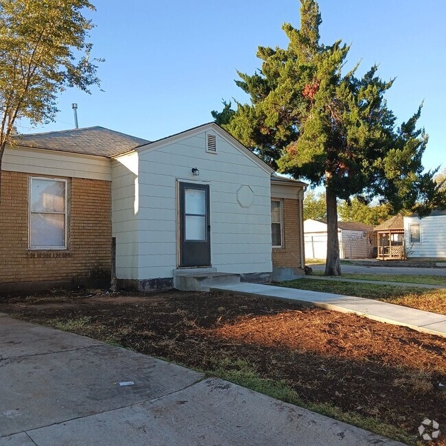 Building Photo - 1405 SW 12th Ave Unit 1405 SW 12th A Rental