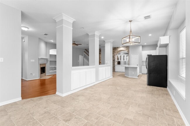 Building Photo - 106 Cezanne Woods Dr