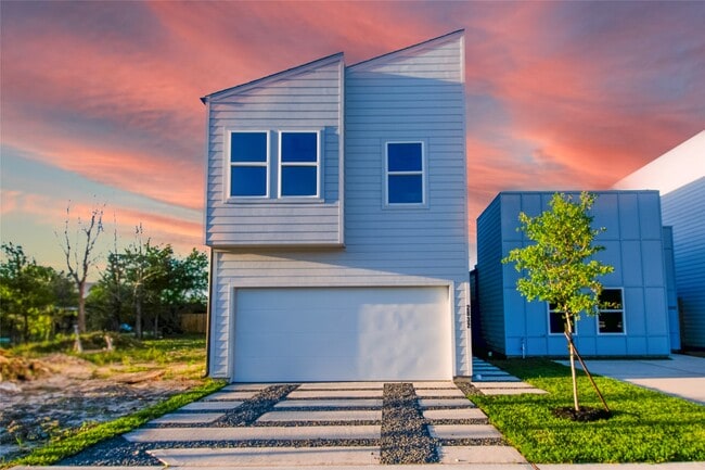 Building Photo - 2832 Mansfield St