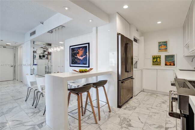 Photo - 19707 Turnberry Way Unidad 16C