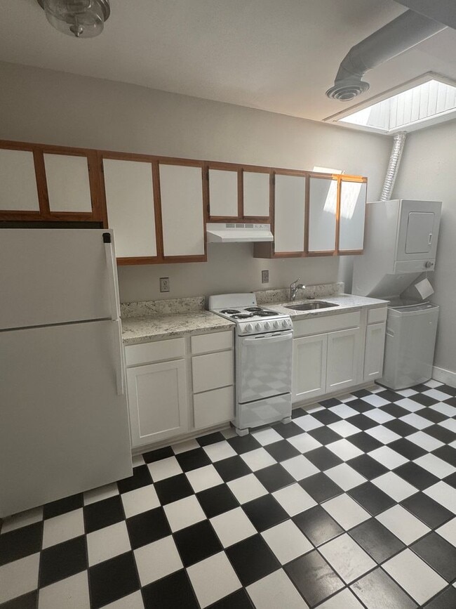 Building Photo - Gay St Unit 632 1/2 Rental