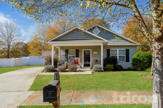 Building Photo - 18011 Lynn Ln