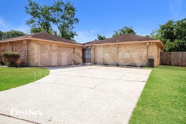8634 Huntermoor Cir