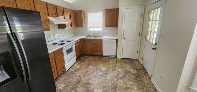 Photo - 1009 Spruce Dr
