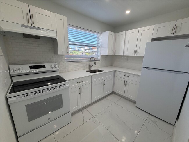 Photo - 629 SW 10th St Unit 6