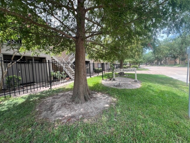 Photo - 2025 Augusta Dr Unit 807