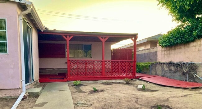 Photo - 4640 Clairemont Dr