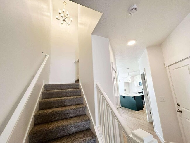 Building Photo - 1340 N Sage Dr Unit Room #2