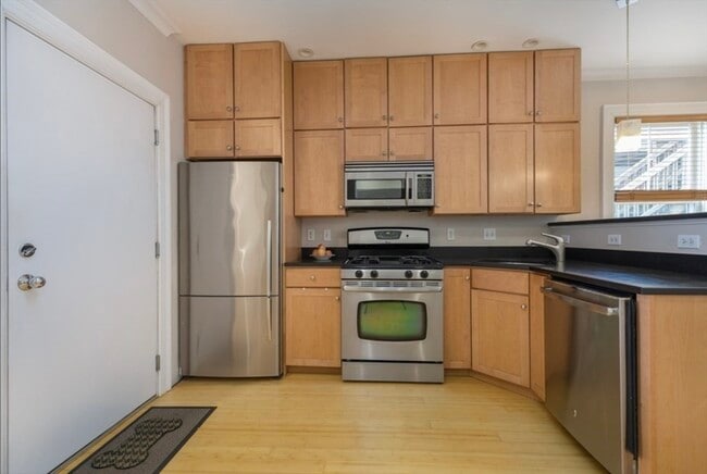 Building Photo - 3 Leeds St Unit 1