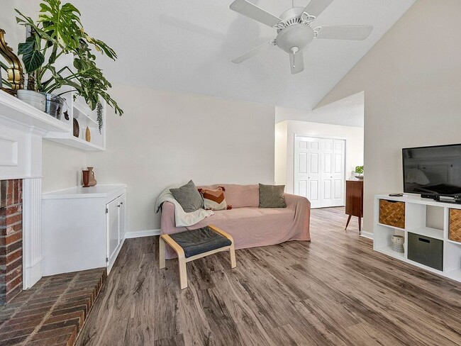 Photo - 1007 Chevis St