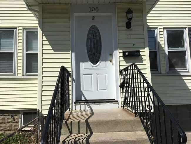 Building Photo - 106 Bright St Unit 2