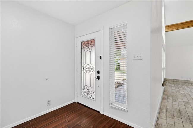 Photo - 5025 Romford Dr