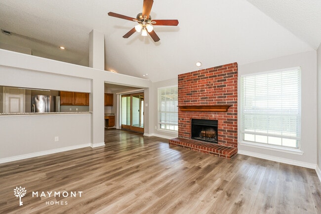 819 Crooked Creek Ln