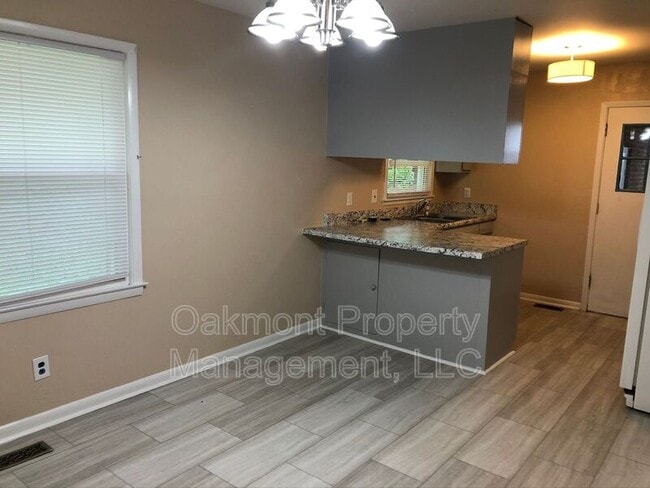 Photo - 4047 Village Dr