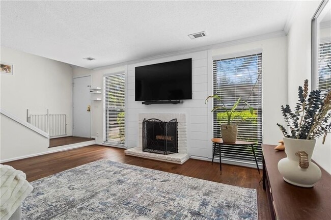 Photo - 1028 Riverbend Club Dr SE