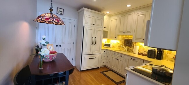 25 N Main St Unit 5