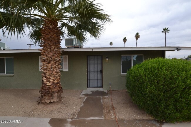 Building Photo - 2210 W Devonshire Ave Unit 8