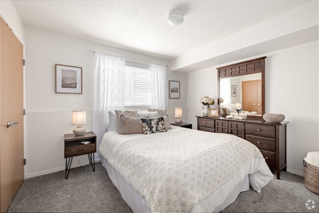 105 - 3BR, 2BA - 1,100SF - Primary Bedroom