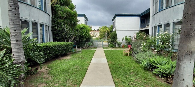 Photo - 5400 Franklin