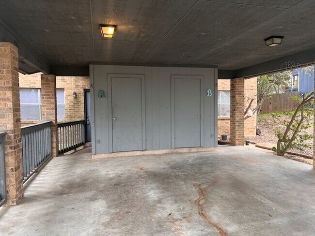 Photo - Hu Properties2 (3308 Dunliegh Dr) Unidad A