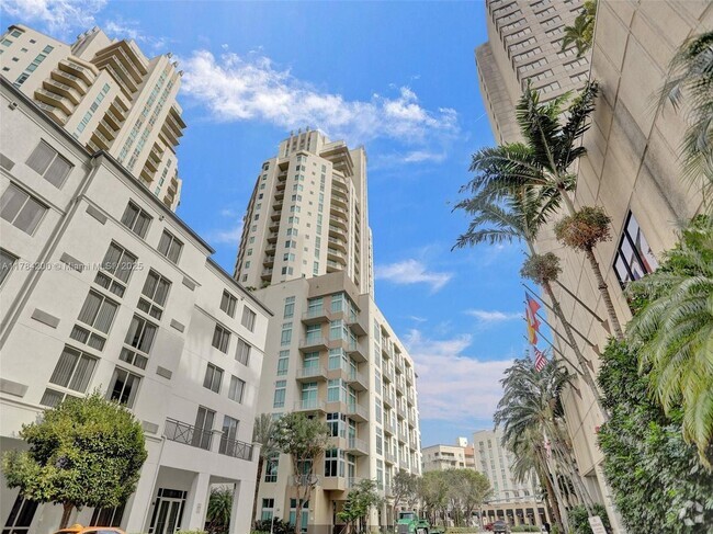 Building Photo - 9066 SW 73rd Ct Rental