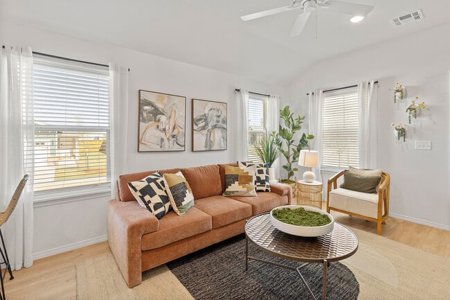 Chisholm Pointe - Chisholm Pointe Apartments