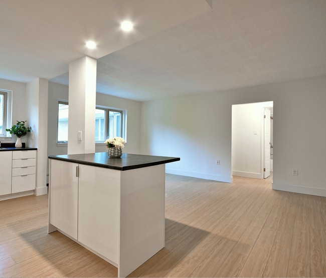 Photo - Elroy Apartments