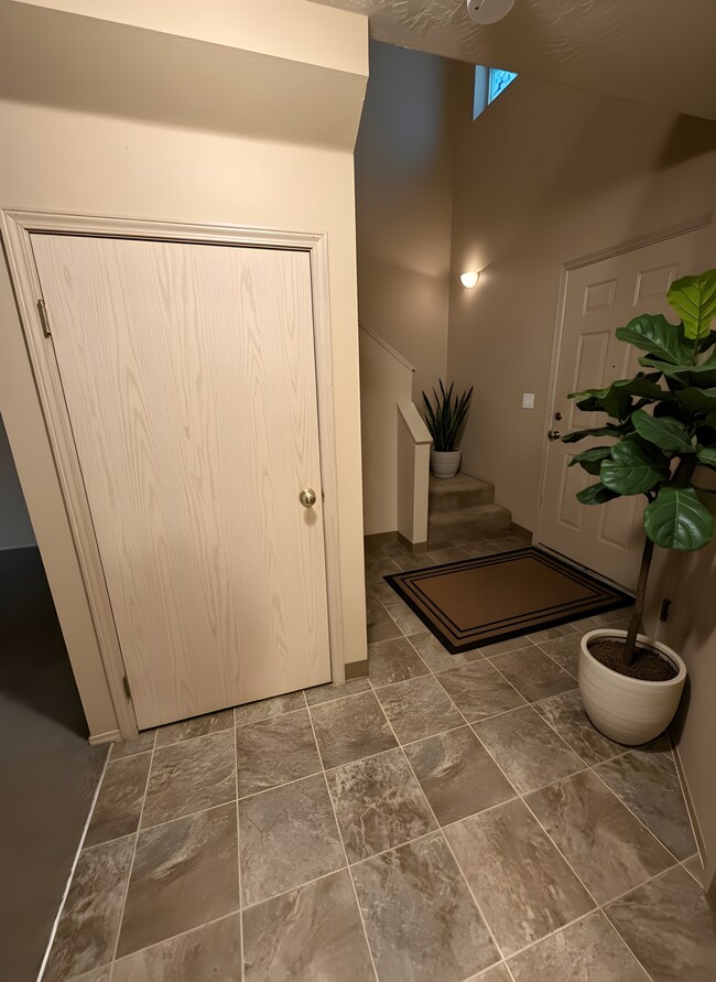 Photo - 1048 Ridgefield Ct