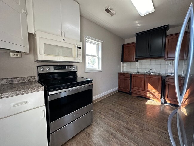 Building Photo - 1423 2nd Ave N Unit = #2