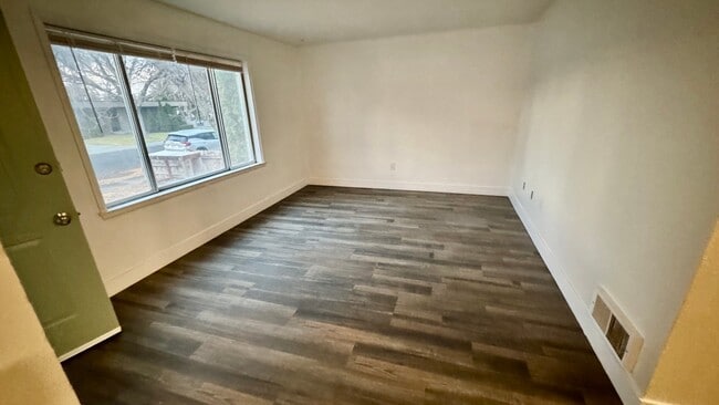 Photo - 505 Linden Dr