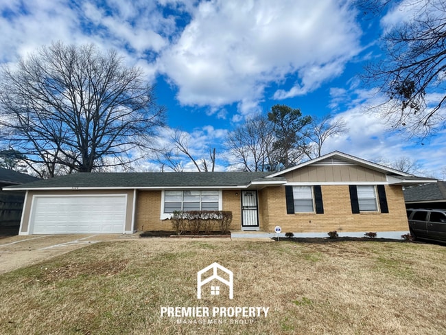 Building Photo - Spacious 4BR/2.5BA in 38134 | Hardwood Floors, 2-Car Garage & Fenced Yard