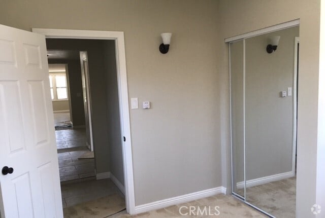 Building Photo - 1630 W Parade St Rental