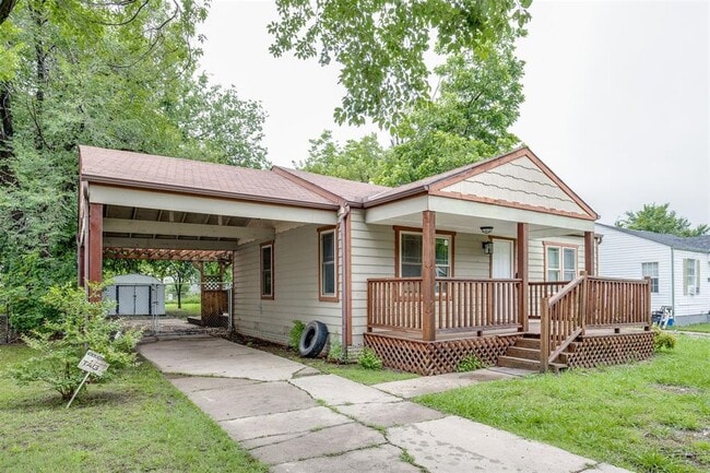 Photo - 516 E Rickenbacker Dr