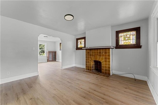 Photo - Spacious 4 Bedroom, 1 Bath Home in Crafton...